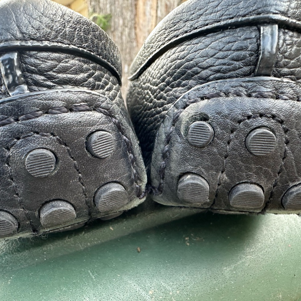 Tory Burch Black Leather Loafers with Gold Logo - Picture 11 of 12